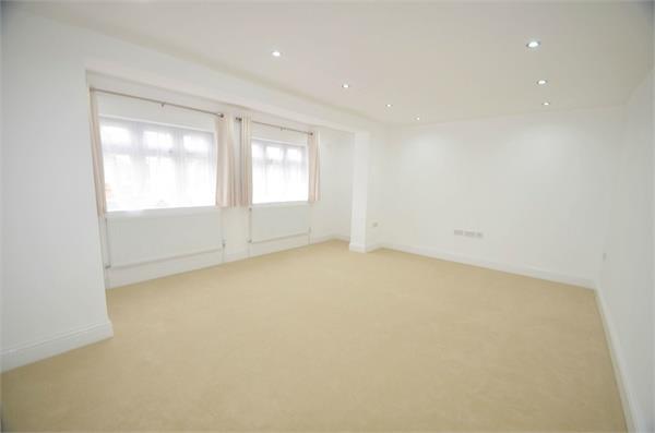 Woodcote Avenue, Mill Hill